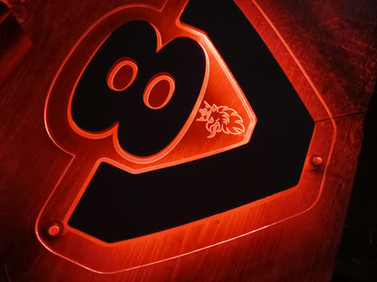 Znak V8 Plexa 10mm dioda red