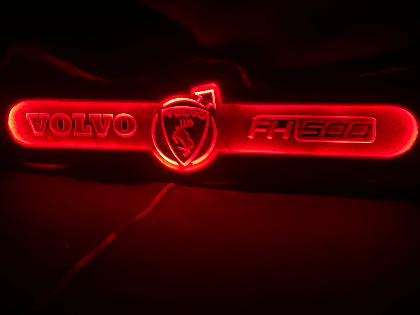 Tablica w ekoskórze czarnej Volvo na ściankę do kobiny
